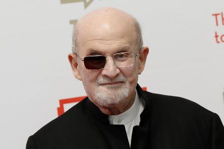 Salman Rushdie: Messer-Attentäter muss für 25 Jahre ins Gefängnis Salman Rushdie: Messer-Attentäter muss für 25 Jahre ins Gefängnis