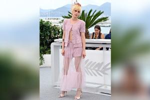 Kristen Stewart trotzt Cannes-Kleiderregel im freizügigen Barbie-Look