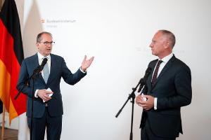 Lob für Dobrindts Grenzpolitik bei Arbeitsbesuch in Wien