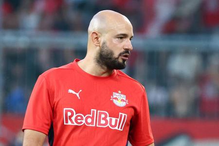 Onur Cinel - Der aktuelle Co-Trainer von RB Salzburg und der österreichischen Nationalmannschaft hat eine Vergangenheit auf Schalke, war u.a. erfolgreicher Nachwuchscoach und Mitarbeiter des Leistungszentrums. Cinel besitzt einen sehr guten Ruf und wurde von 'Bild' nach dem Geraerts-Rauswurf als Trainer-Option genannt. Konkret wurde es aber nicht. Ob sich das in diesem Sommer ändert? Offen!