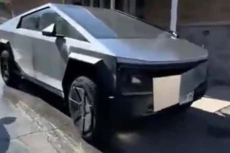 Tesla Cybertruck Teile fallen ab Tesla Cybertruck Teile fallen ab