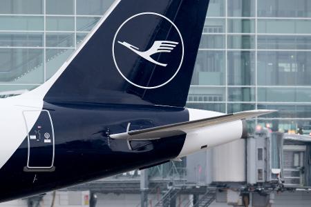 Wegen eines medizinischen Notfalls ist eine Lufthansa-Maschine mit 205 Menschen an Bord zehn Minuten ohne aktiven Piloten im Cockpit geflogen. Wegen eines medizinischen Notfalls ist eine Lufthansa-Maschine mit 205 Menschen an Bord zehn Minuten ohne aktiven Piloten im Cockpit geflogen.