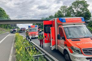 Verkehrsunfall zwischen drei PKW auf der A43