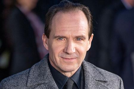 Ralph Fiennes übernimmt Donald Sutherlands Rolle in Ralph Fiennes übernimmt Donald Sutherlands Rolle in