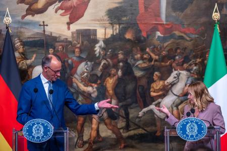 Bundeskanzler Friedrich Merz (CDU) und Italiens rechte Ministerpräsidentin Giorgia Meloni. Bundeskanzler Friedrich Merz (CDU) und Italiens rechte Ministerpräsidentin Giorgia Meloni.