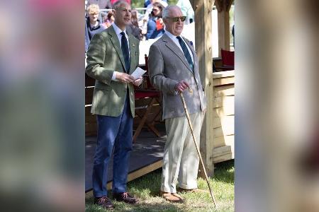 Mit Spazierstock: Charles zeigt sich bei der Royal Windsor Horse Show Mit Spazierstock: Charles zeigt sich bei der Royal Windsor Horse Show