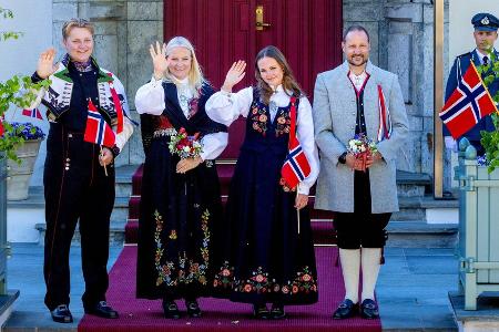 Norwegische Königsfamilie zeigt Einigkeit am Nationalfeiertag Norwegische Königsfamilie zeigt Einigkeit am Nationalfeiertag