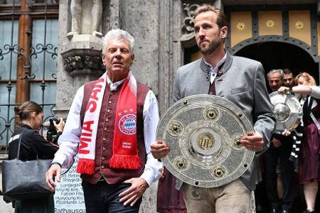 Harry Kane hat die Meisterschale im Gepäck.