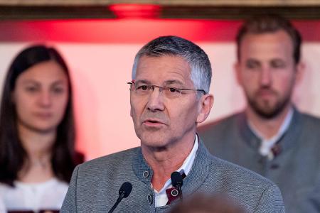 Präsident Herbert Hainer hält die Festrede.