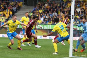 Dreierpacker Emreli schickt Braunschweig in die Relegation