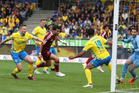 Dreierpacker Emreli schickt Braunschweig in die Relegation Dreierpacker Emreli schickt Braunschweig in die Relegation