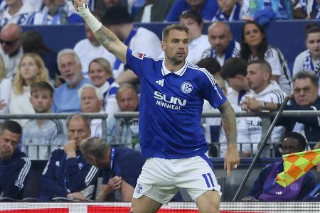 Beim Saisonfinale: Lasogga feiert Debüt für Schalke-Profis Beim Saisonfinale: Lasogga feiert Debüt für Schalke-Profis