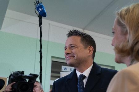 Der Warschauer Oberbürgermeister Rafal Trzaskowski muss im Rennen um die Präsidentschaft in die Stichwahl. Der Warschauer Oberbürgermeister Rafal Trzaskowski muss im Rennen um die Präsidentschaft in die Stichwahl.