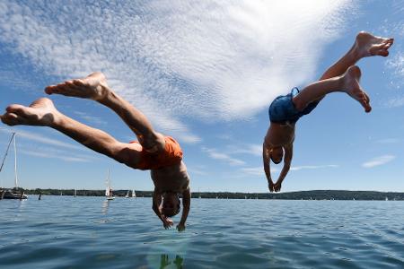 Flachköpper macht aua! Einen Kopfsprung ins Wasser sollte man nur wagen, wenn es erlaubt und das Wasser sicher tief genug ist.