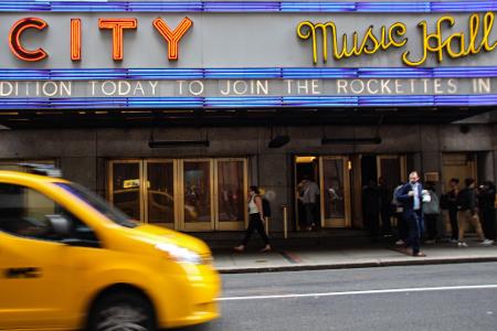 Seit den 1930er Jahren tritt die Truppe in der Radio City Music Hall in Manhattan auf.