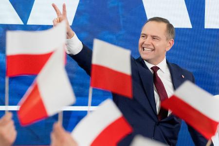 Karol Nawrocki von der nationalkonservativen PiS landete in der ersten Runde von Polens Präsidentenwahl auf dem zweiten Platz. In der Stichwahl wird er gegen Trzaskowski antreten. (Foto aktuell)