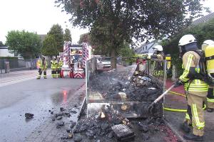 Brand von Autoanhänger mit unklarer Ursache: Polizei ermittelt - 2505081