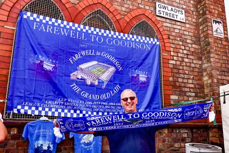 ...und allein 120 entfielen aufs Merseyside Derby gegen Liverpool. Goodison war übrigens auch das erste Stadion mit Rasenheizung...