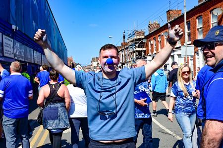 ...und 1966 gewann Deutschland hier sein WM-Halbfinalspiel gegen die Sowjetunion. Everton brachte Rückennummern ins Spiel, die erstmals in Goodison Park zu sehen waren...