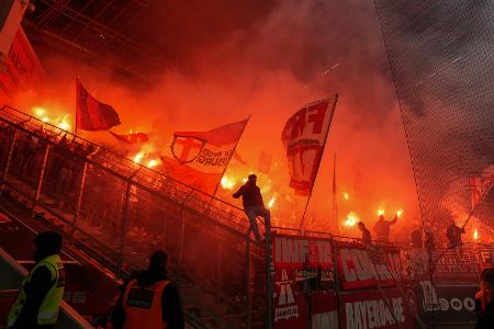 Pyro: Freiburg muss hohe Geldstrafe zahlen Pyro: Freiburg muss hohe Geldstrafe zahlen