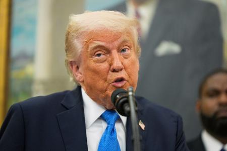 Die USA wollen sich Präsident Donald Trump zufolge weiter als Vermittler um ein Ende des Ukraine-Kriegs bemühen. Die USA wollen sich Präsident Donald Trump zufolge weiter als Vermittler um ein Ende des Ukraine-Kriegs bemühen.
