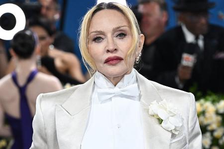 Madonnas neuer Look: Eine Hommage an ihre verstorbene Mutter Madonnas neuer Look: Eine Hommage an ihre verstorbene Mutter