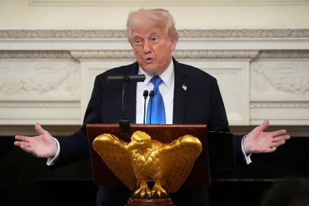 US-Präsident Donald Trump wird dafür kritisiert, nicht genügend Druck auf Kremlchef Putin auszuüben. US-Präsident Donald Trump wird dafür kritisiert, nicht genügend Druck auf Kremlchef Putin auszuüben.