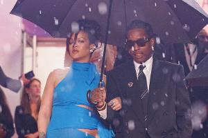 Rihanna: Mit Babybauch und Regenschirm in Cannes