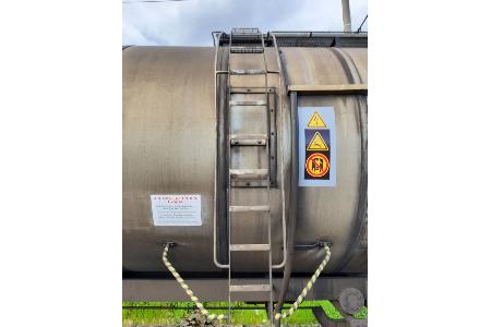 Kesselwagen eines Güterzuges im Bahnhof Wutha Kesselwagen eines Güterzuges im Bahnhof Wutha