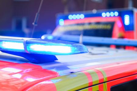 Auf einer Straße in Visselhövede ist ein Mann tödlich verletzt worden. Zwei weitere Männer wurden schwer verletzt ins Krankenhaus gebracht. (Symbolbild) Auf einer Straße in Visselhövede ist ein Mann tödlich verletzt worden. Zwei weitere Männer wurden schwer verletzt ins Krankenhaus gebracht. (Symbolbild)