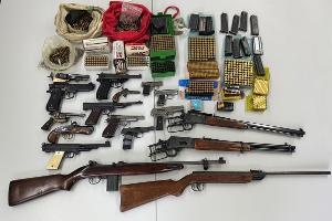 Essen: Ermittler der BAO Aktionsplan Clan stellen Schusswaffen und Munition sicher