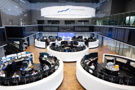 Handelssaal der Deutschen Börse: Trotz vieler Krisen eilt der Dax von Rekord zu Rekord (Archivbild)