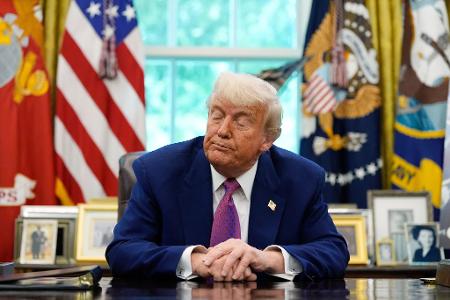 US-Präsident Trump verbreitet verstärkt Verschwörungstheorien über seinen Amtsvorgänger Biden. US-Präsident Trump verbreitet verstärkt Verschwörungstheorien über seinen Amtsvorgänger Biden.