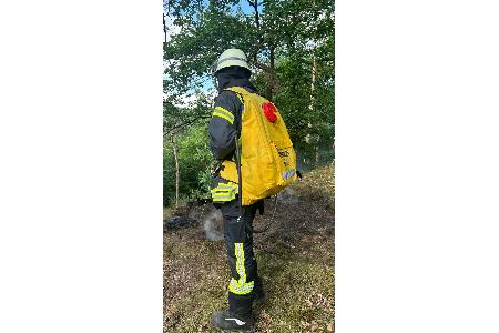 Brandbekämpfung mittels Waldbrandrucksack Brandbekämpfung mittels Waldbrandrucksack
