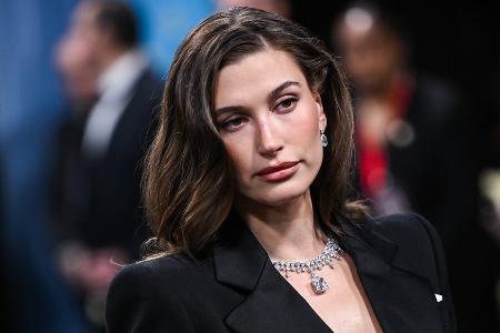 Hailey Bieber: Schwierige Geburt von Sohn Jack dauerte 18 Stunden Hailey Bieber: Schwierige Geburt von Sohn Jack dauerte 18 Stunden