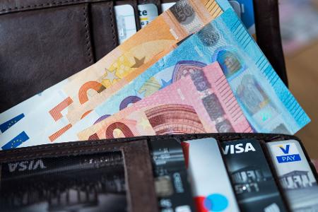 Umfrage: Kartenzahlung übertrumpft Bargeld