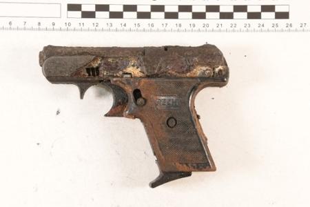 Beispielfoto einer aufgefunden Waffe im Emder Gewässer Beispielfoto einer aufgefunden Waffe im Emder Gewässer