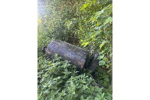 Heizöltank illegal in der Natur entsorgt