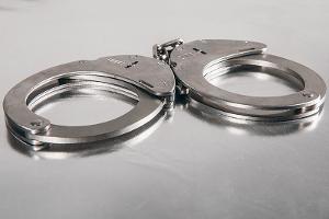 Gesucht wegen Bedrohung, besonders schweren Falls des Diebstahls und Betruges - Bundespolizei nimmt 3 Männer fest sowie führt Vermögensabschöpfung durch