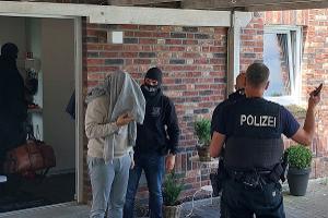 Bundespolizei gelingt Schlag gegen in neun Bundesländern tätige Schleusergruppierung - drei Hauptbeschuldigte in Schleswig- Holstein festgenommen.