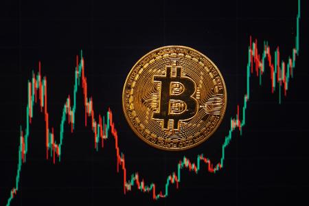 Der Bitcoin hat ein neues Allzeithoch erreicht. (Symbolbild) Der Bitcoin hat ein neues Allzeithoch erreicht. (Symbolbild)