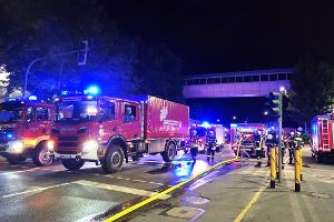 Chemieunfall in einer Produktion für Hygienepapier - Nächtlicher Großeinsatz der Feuerwehr Arnsberg