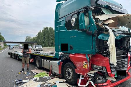 Wohnwagen vs. LKW Wohnwagen vs. LKW