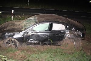 Kleve - 19-jähriger Autofahrer leicht verletzt bei Alleinunfall auf der Nimweger Straße / Verdacht auf Alkohol am Steuer
