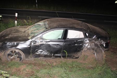 22.05.2025, Kleve, stark beschädigter Audi nach Alleinunfall Nimweger Straße, Verdacht auf Alkohol beim Fahrer 22.05.2025, Kleve, stark beschädigter Audi nach Alleinunfall Nimweger Straße, Verdacht auf Alkohol beim Fahrer
