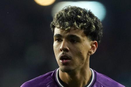 Rückkehr nach Leihe: Adam Aznou - Adam Aznou kommt von LaLiga-Absteiger Real Valladolid zurück zum FC Bayern. Da Platzhirsch Alphonso Davies aufgrund seiner Kreuzband-Verletzung noch länger fehlt, winkt dem jungen Linksverteidiger eine Chance.