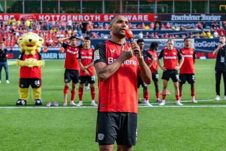 Im Gespräch: Jonathan Tah (Bayer Leverkusen) - Jonathan Tah verlässt Bayer Leverkusen im Sommer ablösefrei. Der FC Bayern hat den Innenverteidiger auf dem Radar. Insbesondere der FC Barcelona wird als Konkurrent im Werben um den DFB-Star genannt.