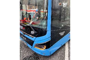 Fußgängerin von Bus erfasst