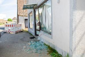 Landkreis Wesermarsch: Hoher Sachschaden bei Verkehrsunfall in Lemwerder