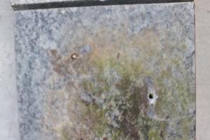 Polizei sucht Eigentümer von Grabsteinplatten